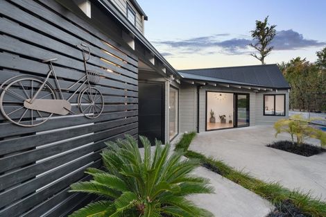 Photo of property in 9 Quebec Road, Milford, Auckland, 0620