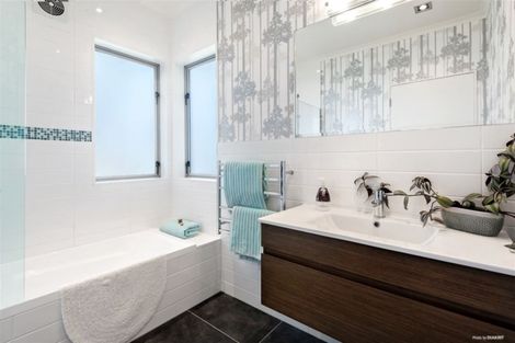 Photo of property in 2/16 Pine Ridge Terrace, Hauraki, Auckland, 0622