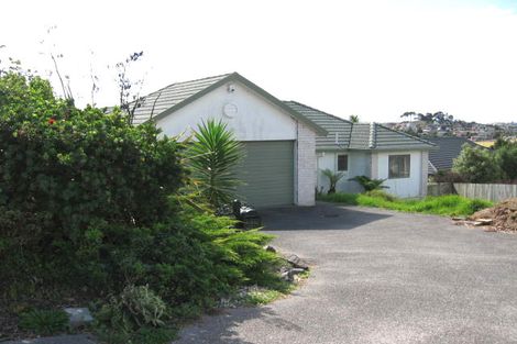 Photo of property in 10 Jacanas Place, Unsworth Heights, Auckland, 0632