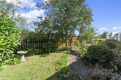 Photo of property in 3/121 Bruce Mclaren Road, Henderson, Auckland, 0612