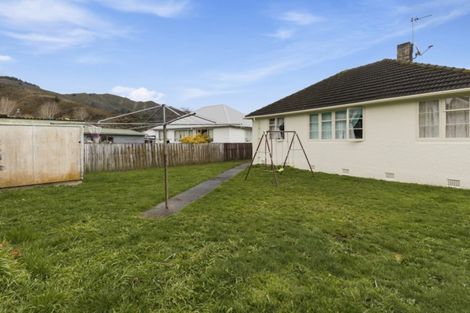 Photo of property in 17 Strand Crescent, Naenae, Lower Hutt, 5011