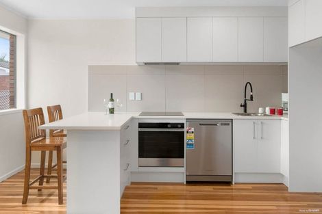 Photo of property in 5 Trengove Place, West Harbour, Auckland, 0618