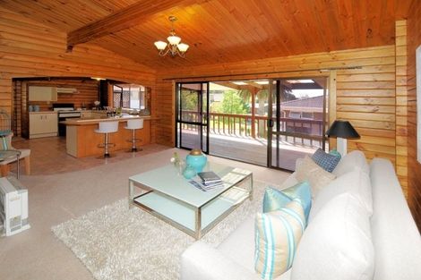 Photo of property in 21 Unsworth Drive, Unsworth Heights, Auckland, 0632