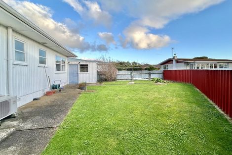 Photo of property in 36 Karaka Crescent, Levin, 5510
