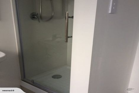 Photo of property in 2 Easton Park Parade, Glenfield, Auckland, 0629