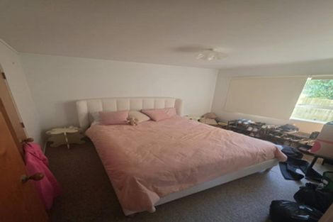 Photo of property in 2/4 Valley View Road, Glenfield, Auckland, 0629