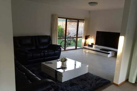 Photo of property in 21 Voltaire Court, Botany Downs, Auckland, 2010