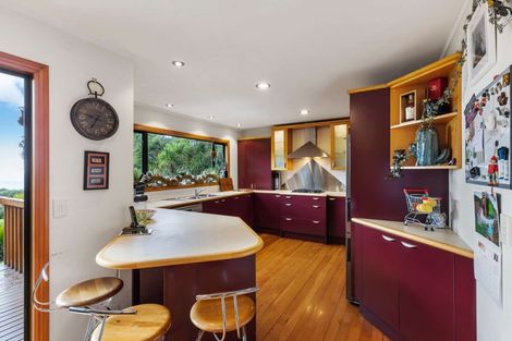 Photo of property in 34 Kauri Point Road, Laingholm, Auckland, 0604