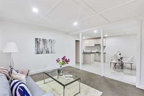 Photo of property in 7 Glen Vista Place, Bayview, Auckland, 0629