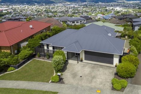 Photo of property in 9 James Nairn Grove, Riverstone Terraces, Upper Hutt, 5018