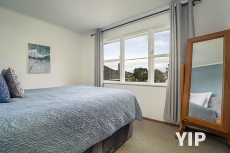 Photo of property in 56 Batchelor Street, Newlands, Wellington, 6037