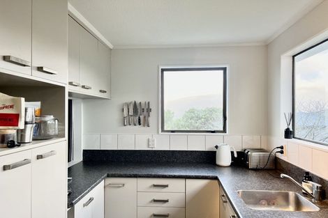 Photo of property in 32 Wisteria Grove, Maungaraki, Lower Hutt, 5010