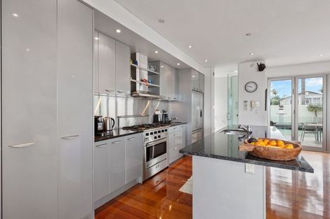 Photo of property in 25 Norwood Road, Bayswater, Auckland, 0622