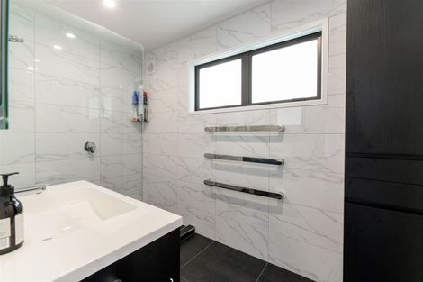 Photo of property in 207 Te Atatu Road, Te Atatu South, Auckland, 0610