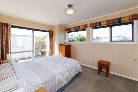 Photo of property in 95 Wikiriwhi Crescent, Awapuni, Palmerston North, 4412