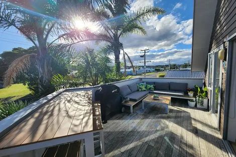 Photo of property in 306 Ocean Road, Whangamata, 3620