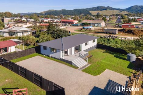 Photo of property in 46 Roberts Street, Tawa, Wellington, 5028