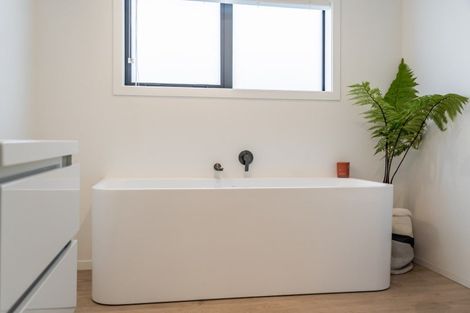 Photo of property in 3 Thornbury Lane, Timberlea, Upper Hutt, 5018