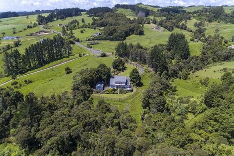 Photo of property in 384 Mangakura Road, Helensville, 0875