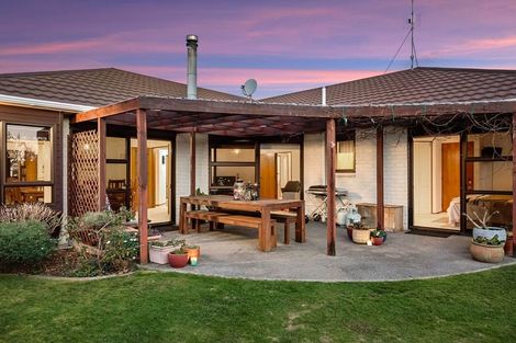 Photo of property in 8 Runanga Grove, Waikanae, 5036