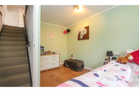 Photo of property in 120 Park Hill Road, Birkenhead, Auckland, 0626