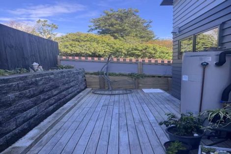 Photo of property in 3/16 Buisson Glade, West Harbour, Auckland, 0618