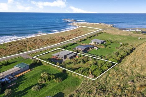 Photo of property in 149 Te Awaiti Road, Tora, Martinborough, 5782