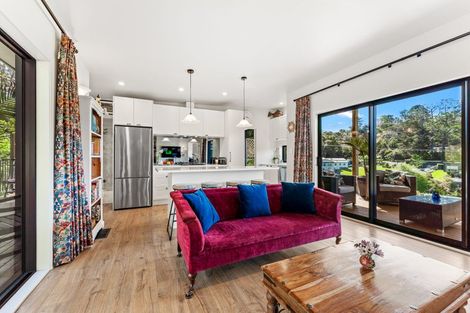 Photo of property in 5b Hobbs Road, Matakatia, Whangaparaoa, 0930