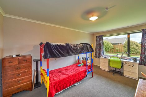 Photo of property in 4 Cleveland Heights, Kelvin Grove, Palmerston North, 4414