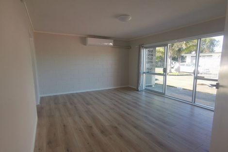 Photo of property in 3/9 Smiths Avenue, Papakura, 2110