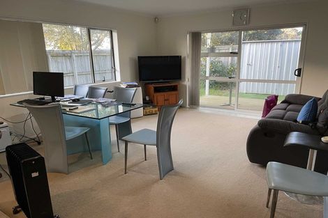 Photo of property in 2 Cathcart Close, Pukekohe, 2120