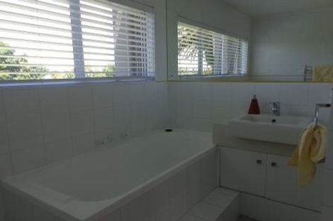 Photo of property in 18 Marina View Drive, West Harbour, Auckland, 0618