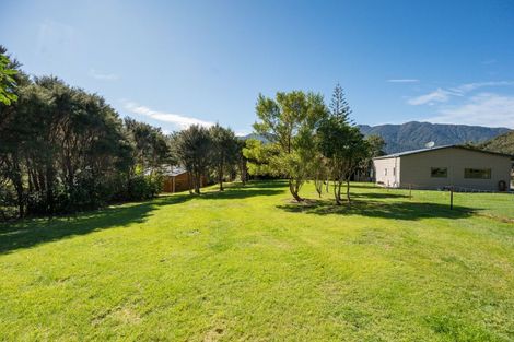 Photo of property in 4 Worlds End Road, Tennyson Inlet, 7195