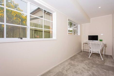 Photo of property in 1/77 Shakespeare Road, Milford, Auckland, 0620