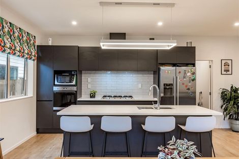 Photo of property in 5 Ropere Street, Kumeu, 0810