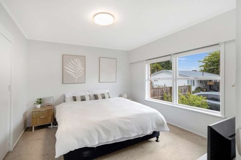 Photo of property in 2/8 Wykeham Place, Glenfield, Auckland, 0629