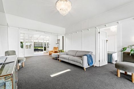 Photo of property in 18 Penton Road, Stanmore Bay, Whangaparaoa, 0932
