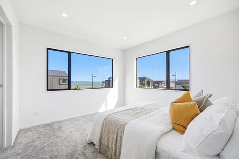Photo of property in 12 Ocean Breeze Avenue, Hobsonville, 0616