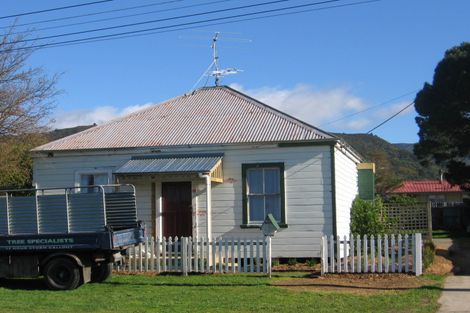 Photo of property in 38 Daniell Street, Featherston, 5710