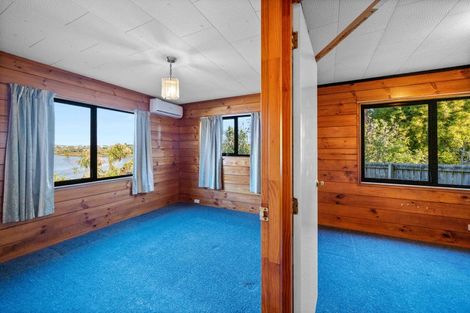 Photo of property in 1/29 Beaubank Road, Kelston, Auckland, 0602