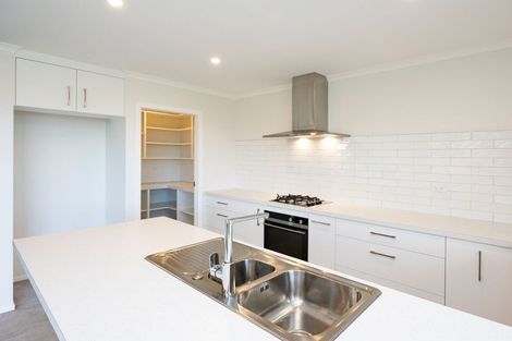 Photo of property in 53 Atlantic Drive, Fitzherbert, Palmerston North, 4410