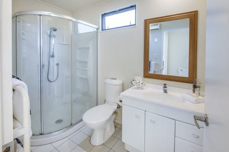 Photo of property in 24 Niccol Avenue, Narrow Neck, Auckland, 0624