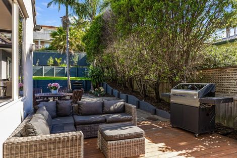 Photo of property in 30 Hogarth Rise, West Harbour, Auckland, 0618