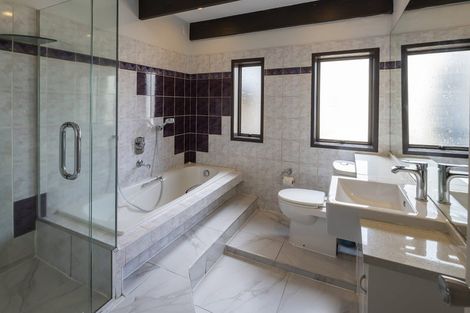 Photo of property in 25 Prince Regent Drive, Half Moon Bay, Auckland, 2012