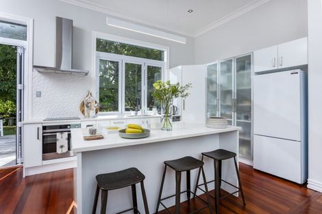 Photo of property in 10a Olwyn Place, Greenhithe, Auckland, 0632