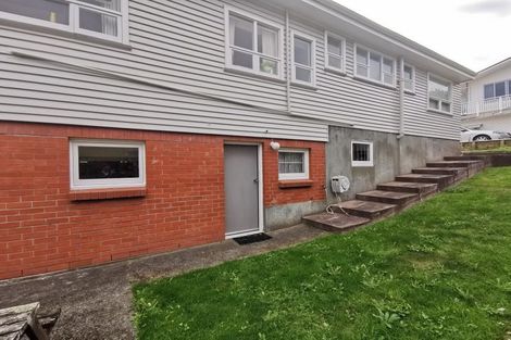 Photo of property in 5 Cherry Grove, Strathmore Park, Wellington, 6022