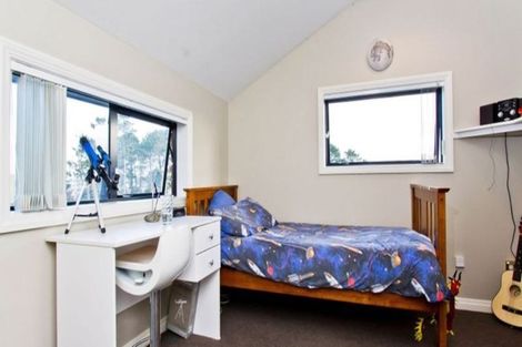 Photo of property in 53 Helleur Road, Massey, Auckland, 0614