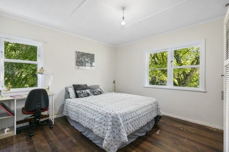 Photo of property in 138 Miromiro Road, Normandale, Lower Hutt, 5010