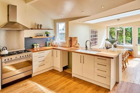 Photo of property in 9 Mahoe Street, Eastbourne, Lower Hutt, 5013