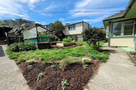 Photo of property in 20 Miles Crescent, Newlands, Wellington, 6037